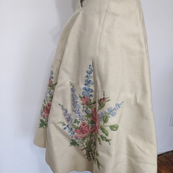 vtg 1950s cross stitch rose swing wool skirt - Picture 6 of 6
